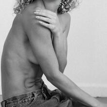  Nude