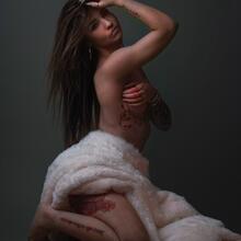  Nude
