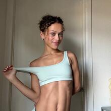  Nude