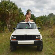  Nude