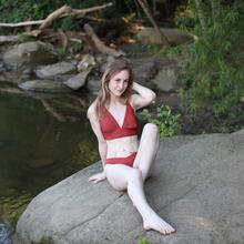  Nude