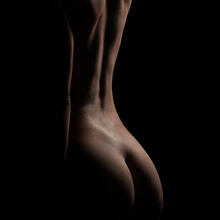  Nude