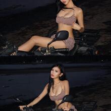  Nude