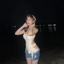  Nude