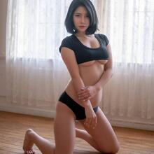  Nude