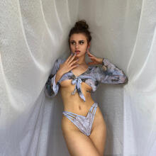  Nude