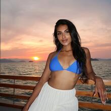  Nude