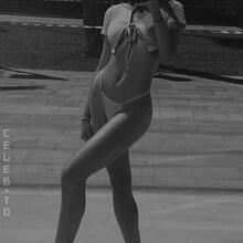  Nude