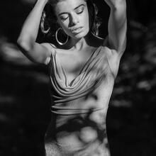  Nude