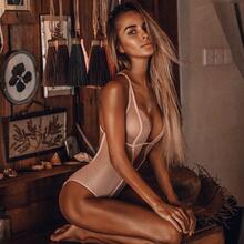  Nude