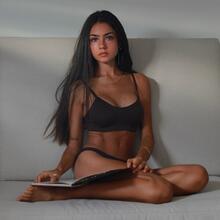  Nude