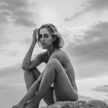  Nude