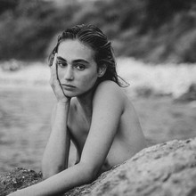  Nude
