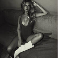  Nude