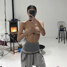  Nude