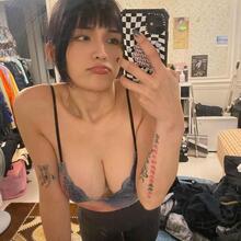  Nude
