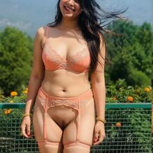  Nude