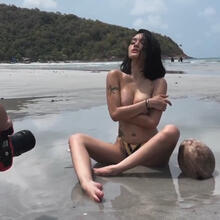  Nude