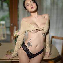  Nude