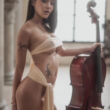  Nude