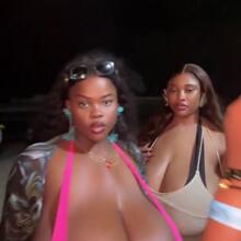  Nude
