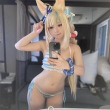  Nude