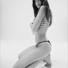  Nude