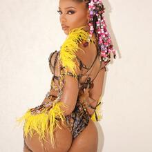  Nude
