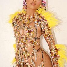  Nude