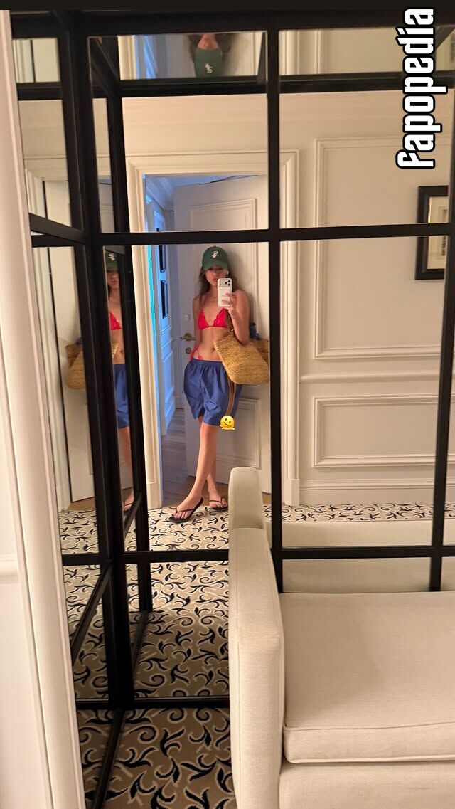 Chloe Bennet
