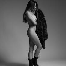  Nude