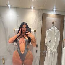  Nude