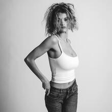  Nude