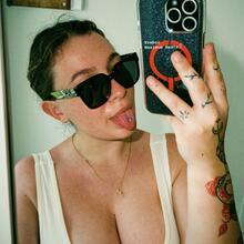  Nude