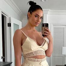  Nude