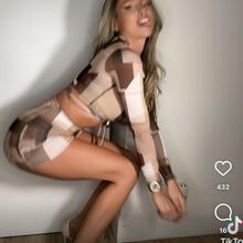  Nude