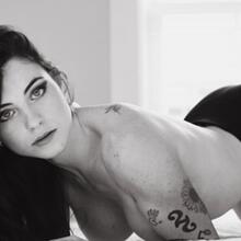  Nude