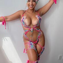 Nude