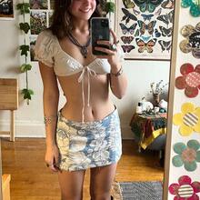  Nude