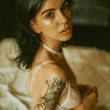  Nude
