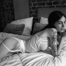  Nude