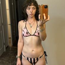  Nude
