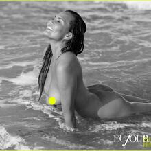  Nude