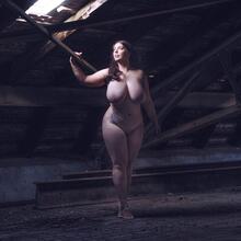  Nude