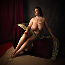  Nude