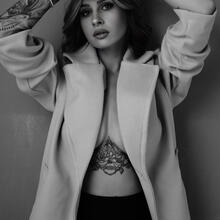  Nude