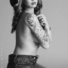  Nude