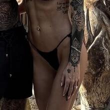  Nude