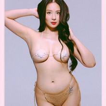  Nude