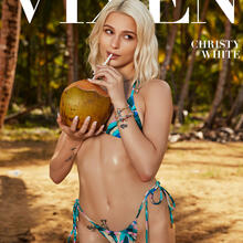  Nude